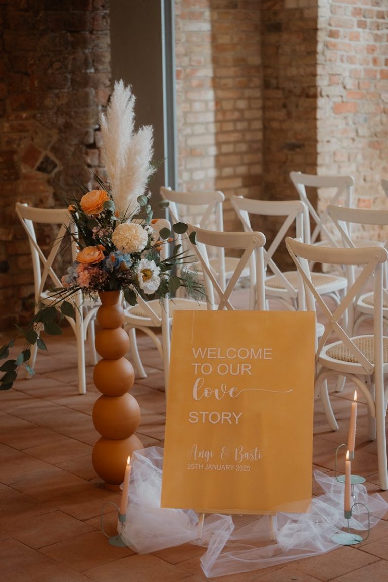 Familienkonflikte bei der Hochzeitsplanung: So überlebt ihr den „Endgegner“. Welcome-Schild für eine Freie Trauung